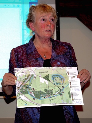 Bea Groen tijdens haar boekpresentatie in 2015